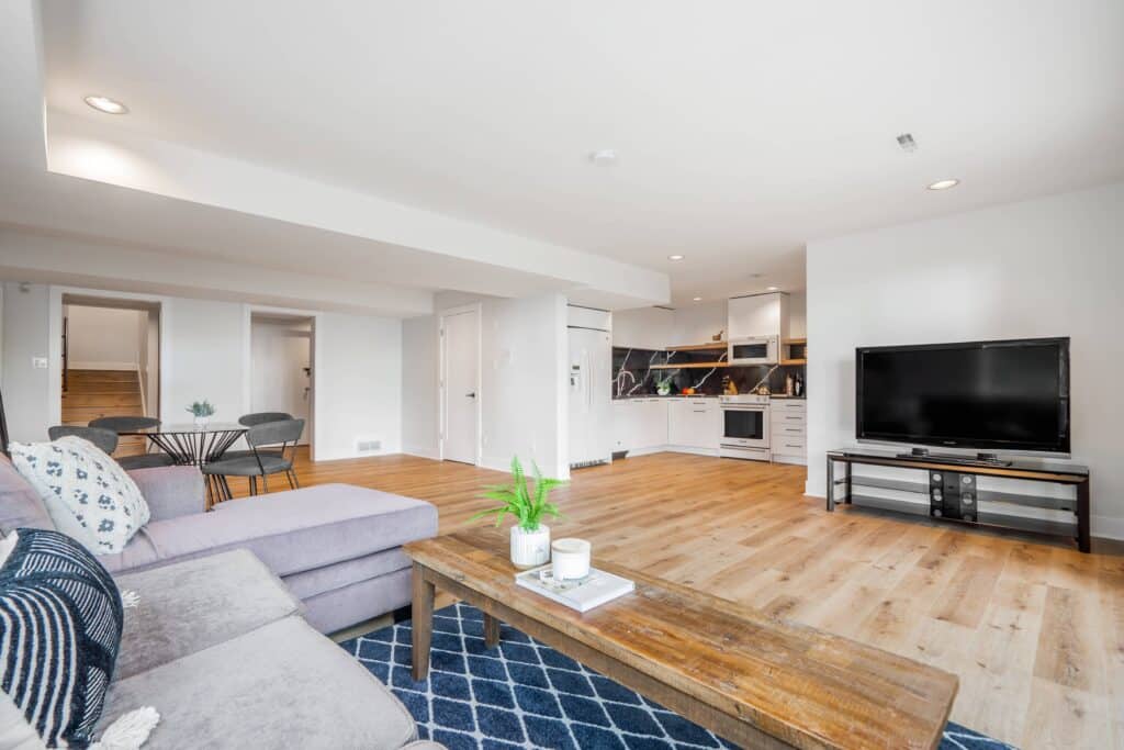 basement-renovation-north-vanouver-luxury-home-livingroom-kitchen-white