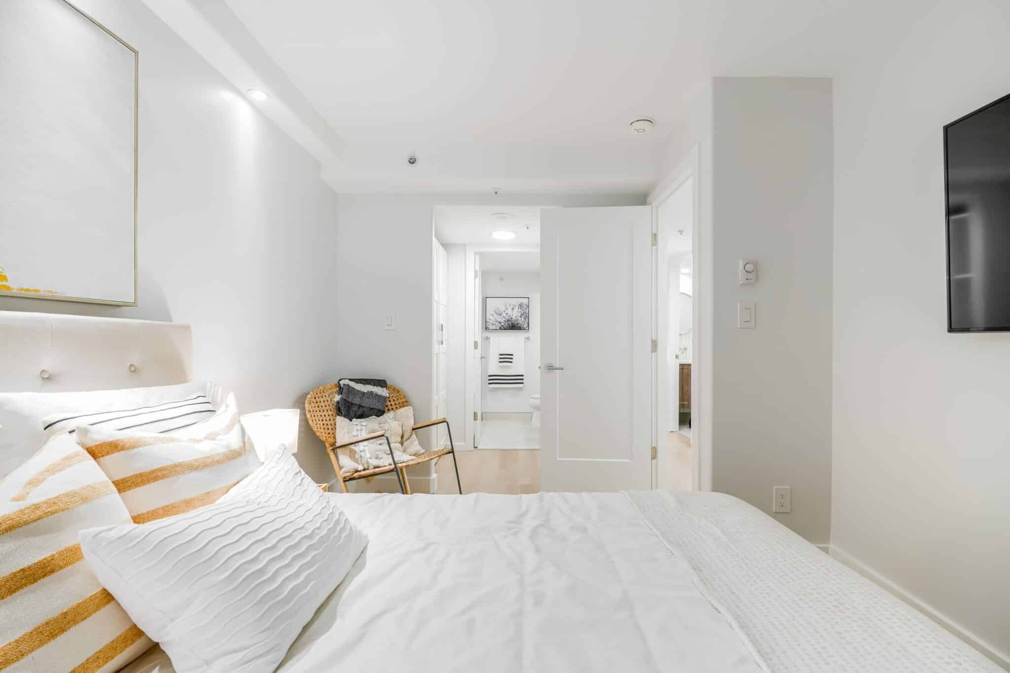 bedroom-renovation-white-downtown-vancouver-design-build-staging