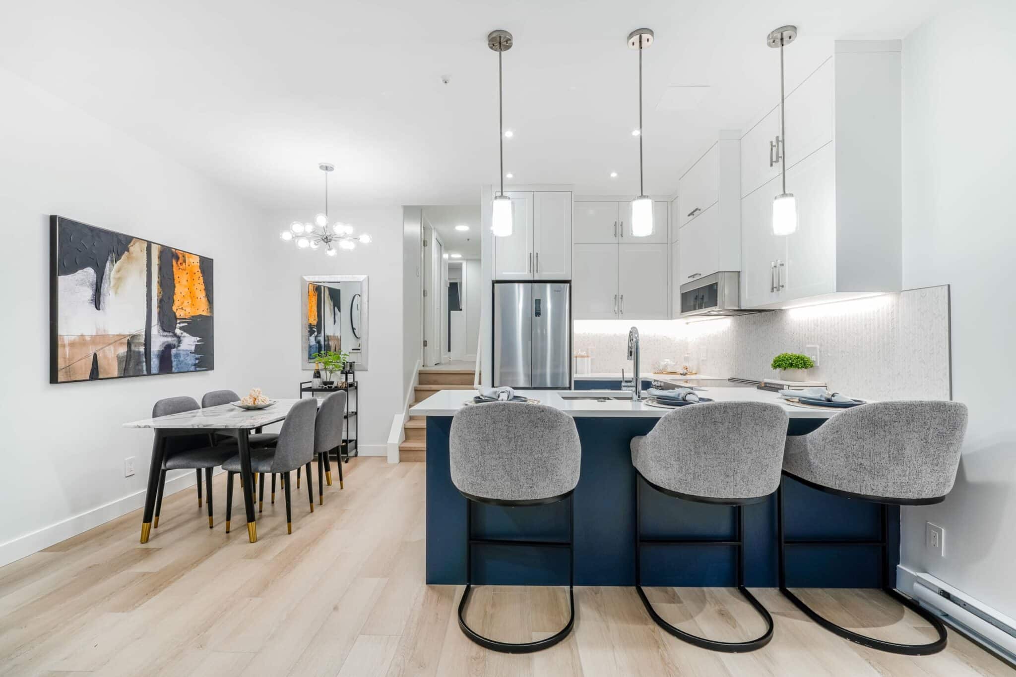 dining-room-kitchen-two-tone-navy-white-transitional-traditional-staging-downtown-renovation