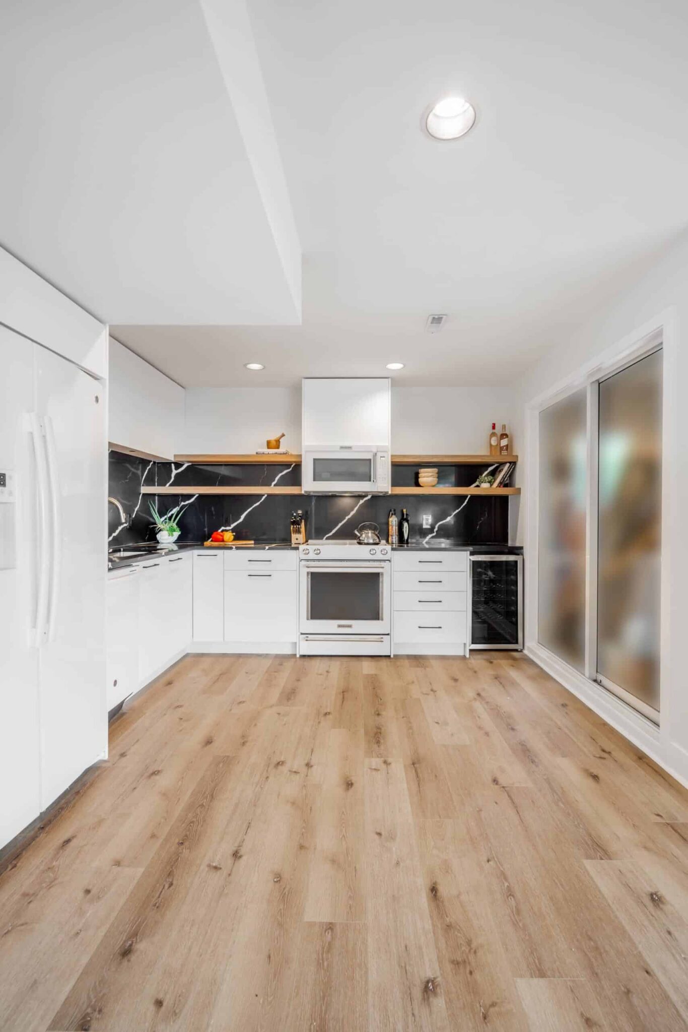 kitchen-house-bar-modern-wine-fridge-white-cabinet-luxury-vancouver-wood