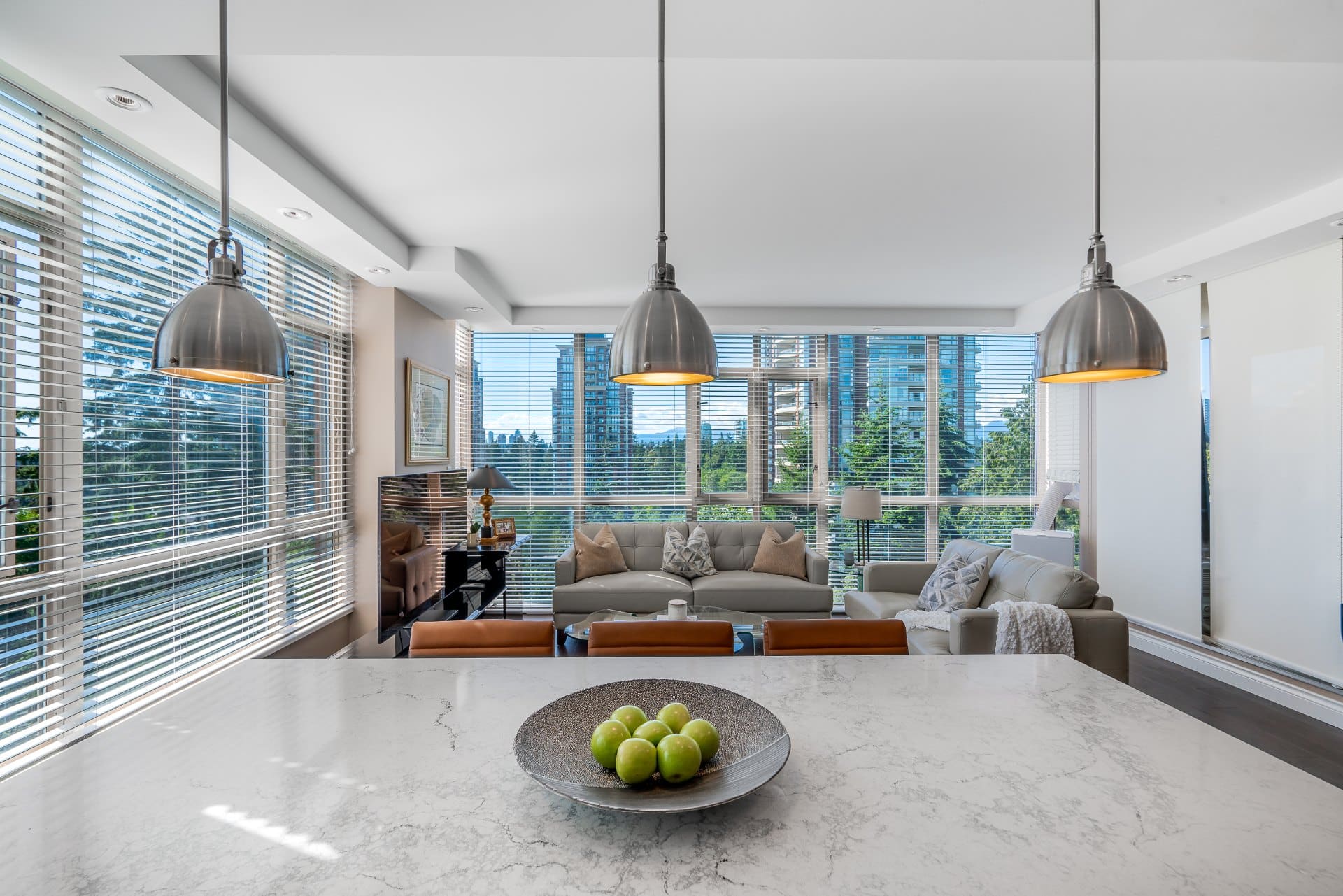 kitchen-renovation-vancouver-quartz-caesarstone-countertop-custom-pendent-lighting-interior-design