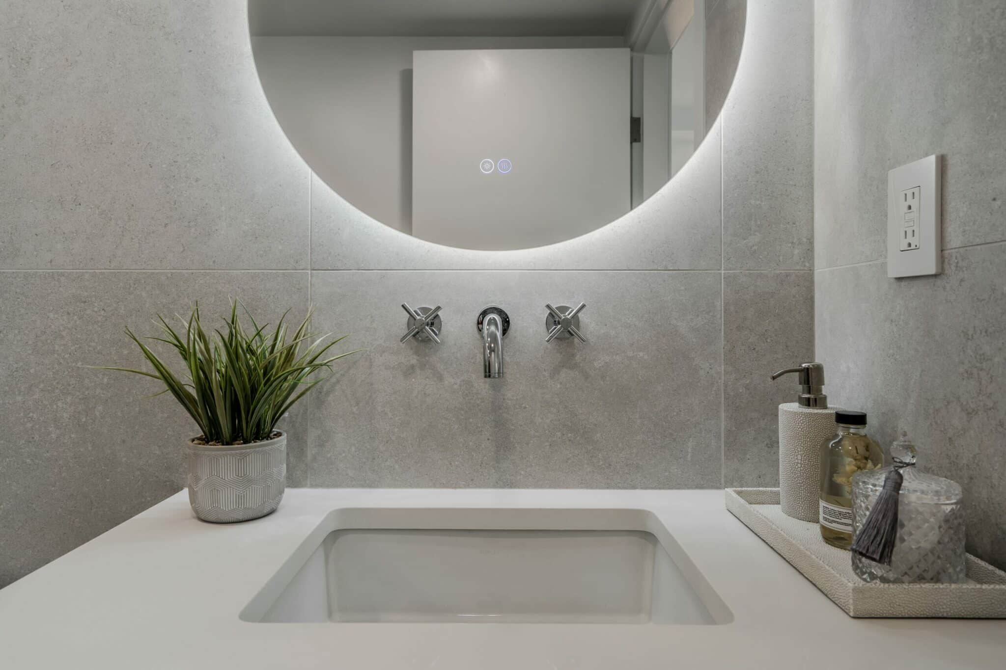 bathroom-modern-renovation-luxury-plumbing-fixtures