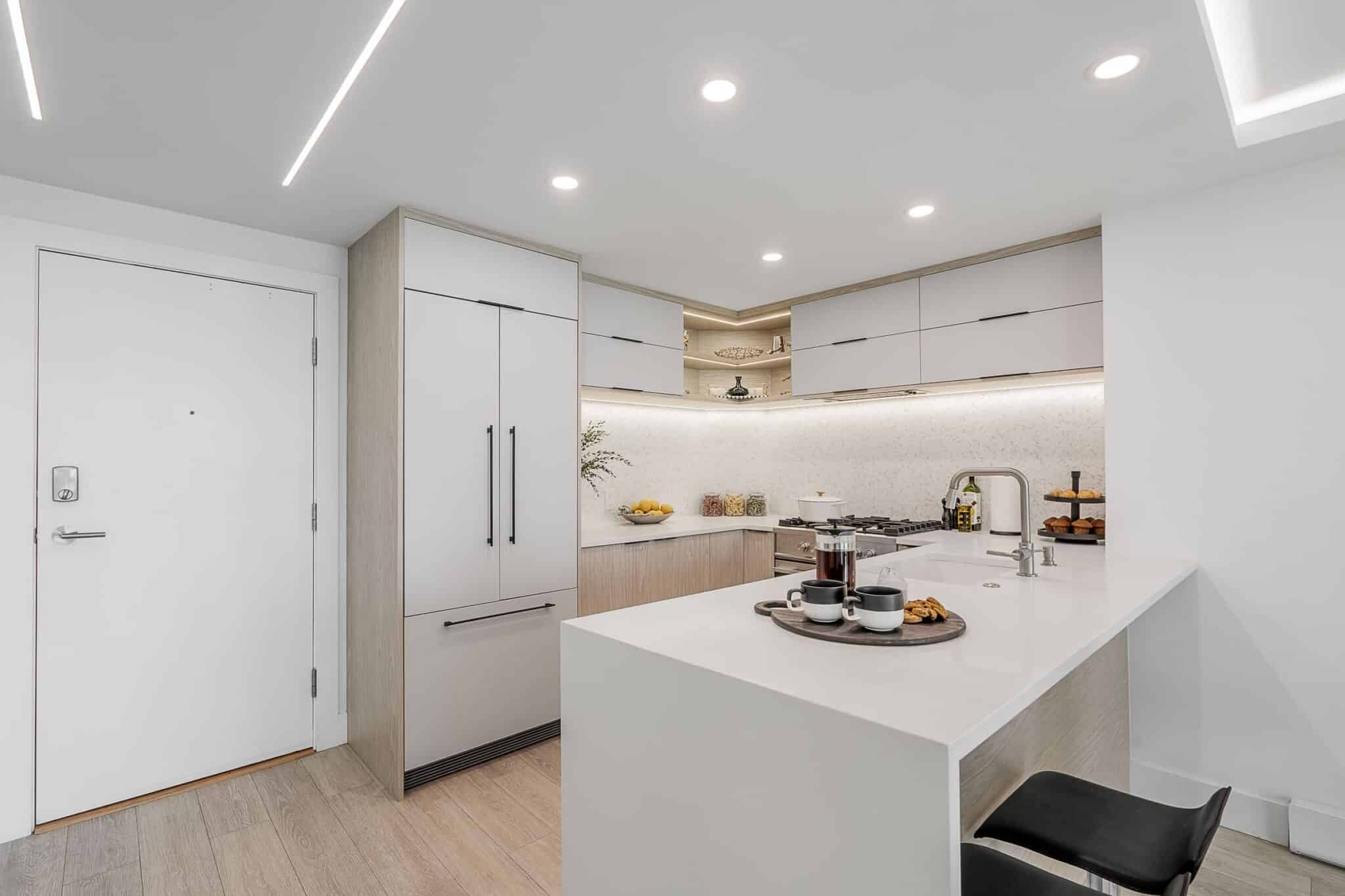 kitchen-renovation-modern-downtown-vancouver-white-cabinet