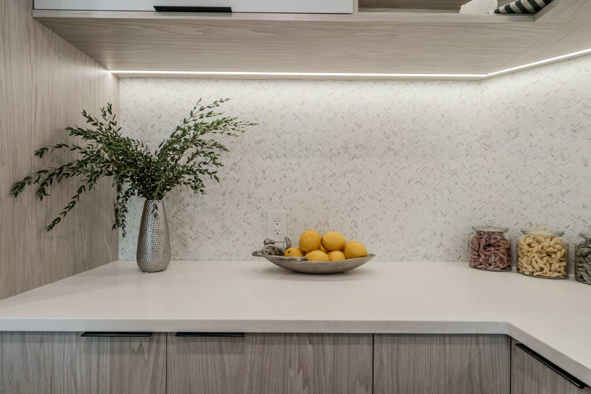 kitchen-renovation-staging-led-light-interior-design-lemon