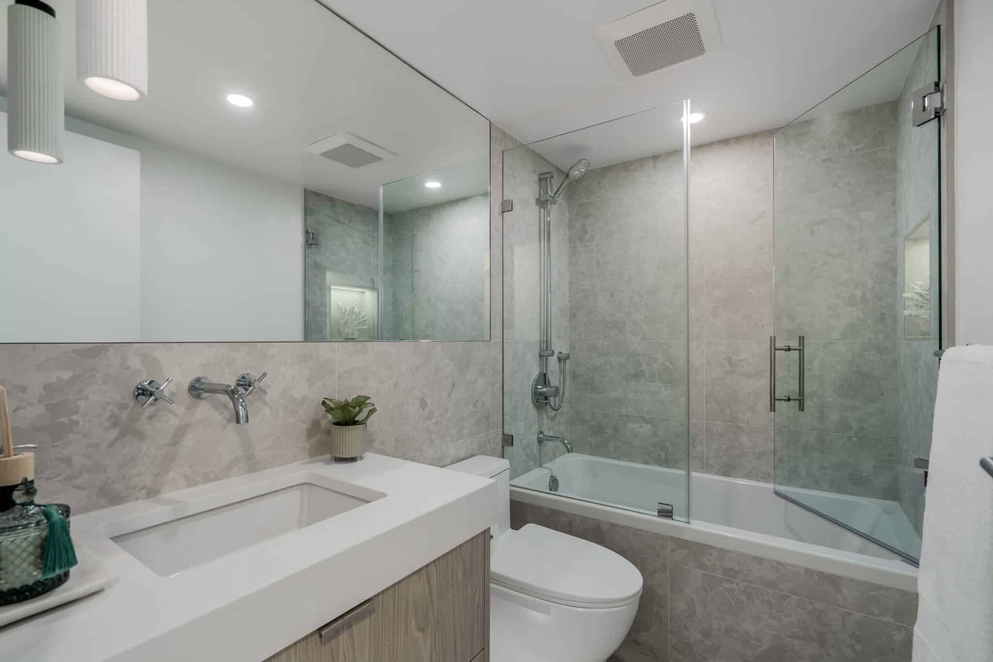 renovation-bathroom-mirror-tub-glass-modern-vancouver-italian