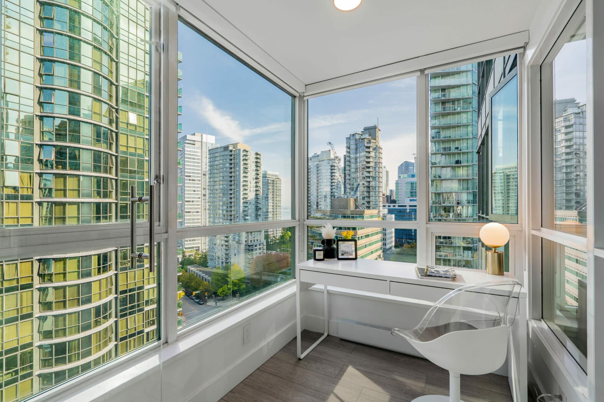 staging-modern-coal-harbour-view-renovation-vancouver-downtown