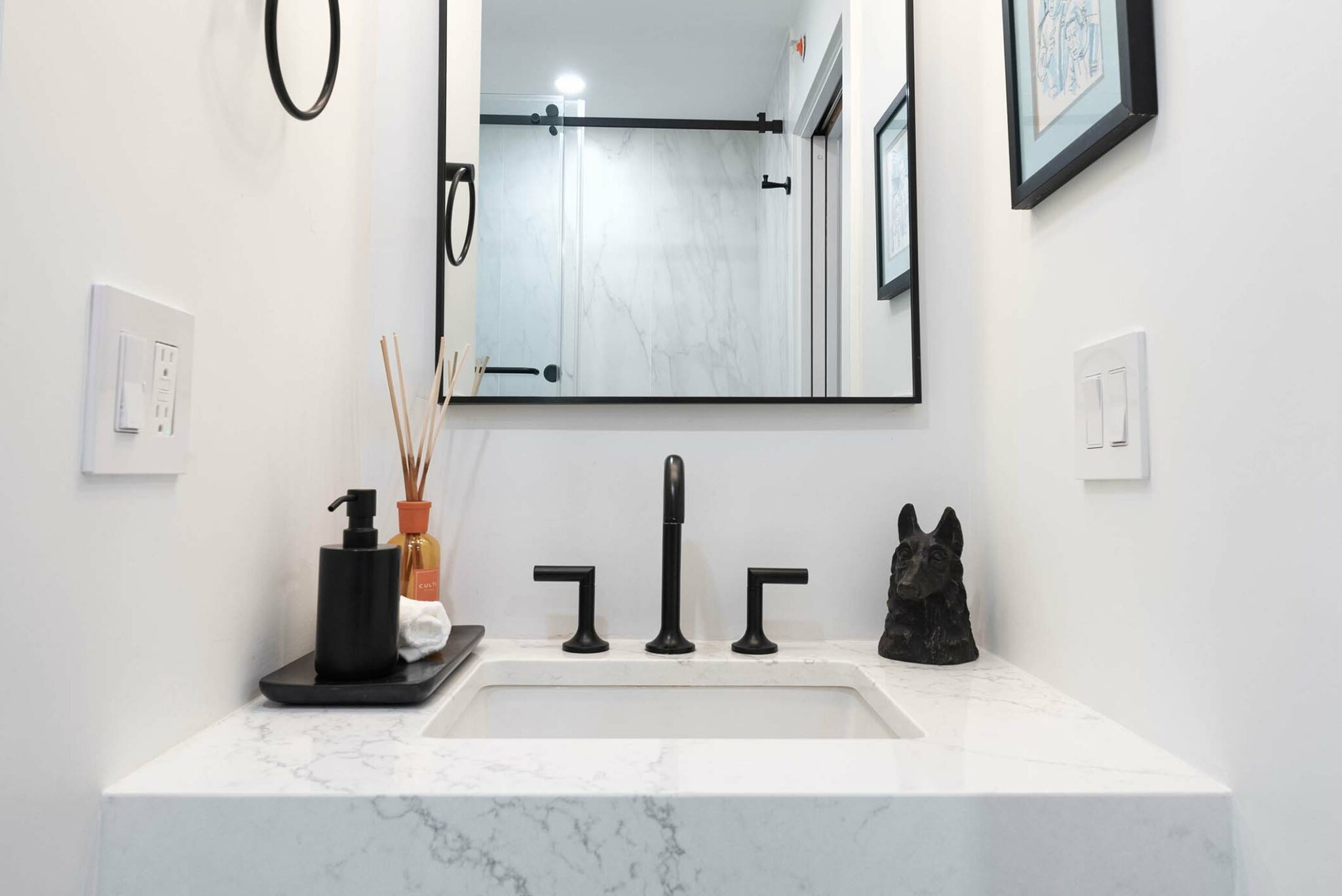 bathroom-faucet-black-mirror-quartz-countertop