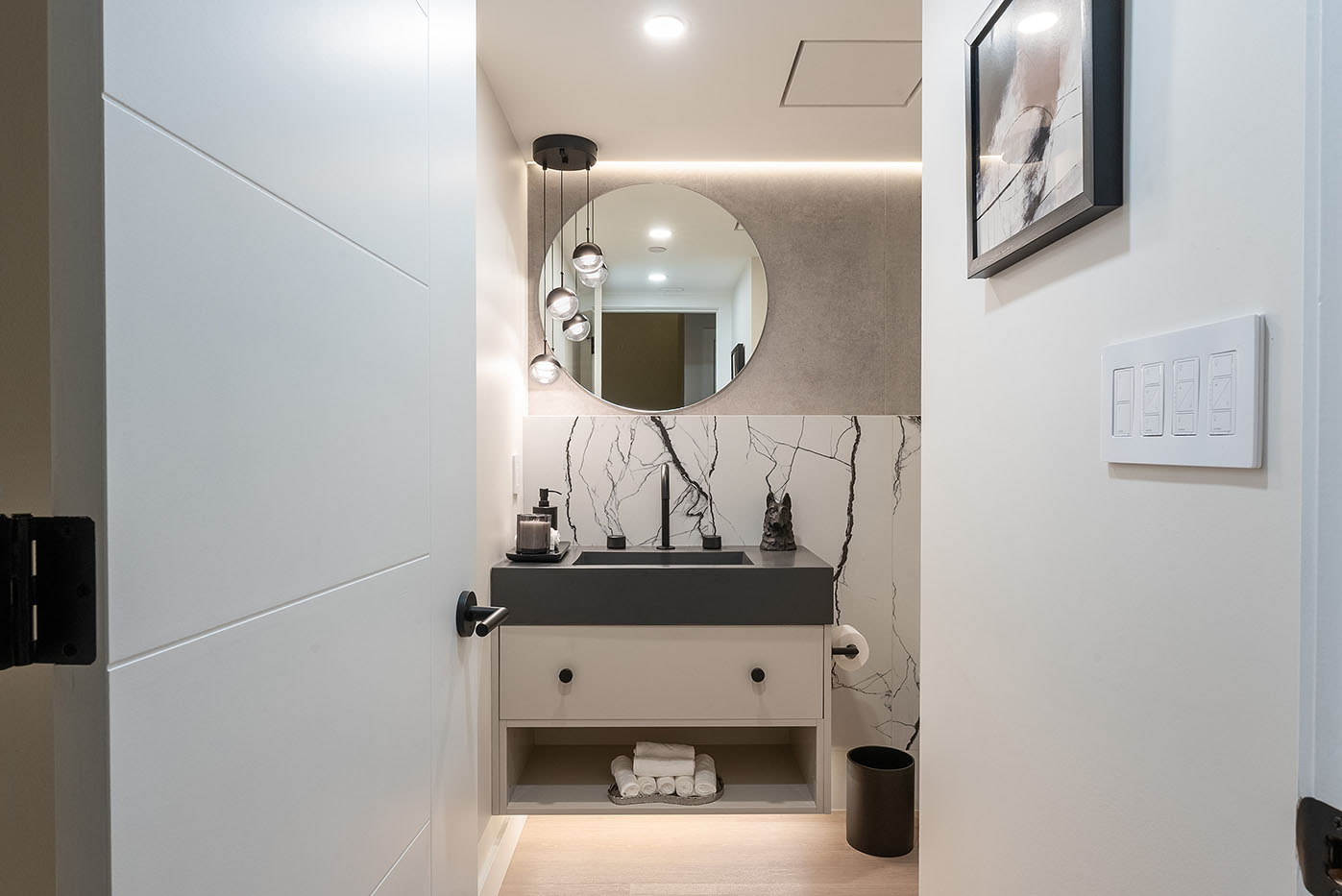 bathroom-renovation-vancouver-rounded-mirror-lighting-fixture-floating-vanity-marble-tiles