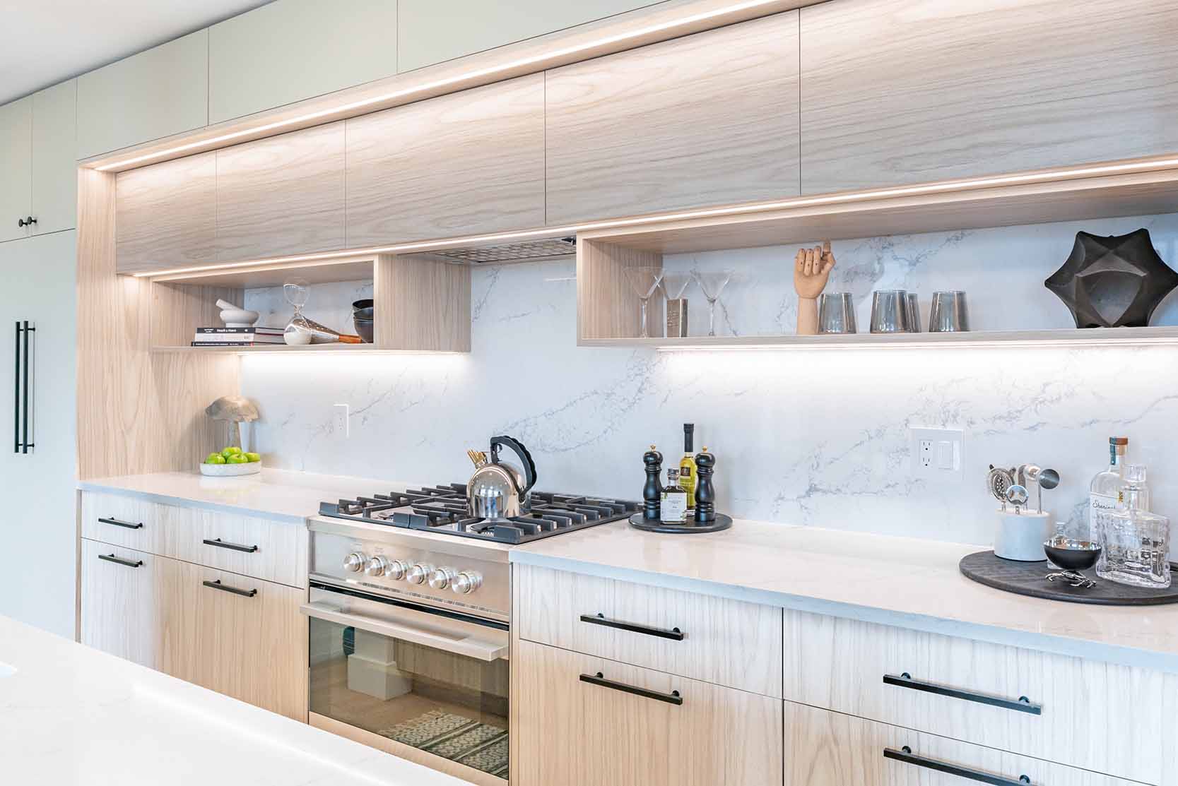 kitchen-renovation-custom-cabinets-design-oak-marble-backsplash-stainless-steel-appliaces