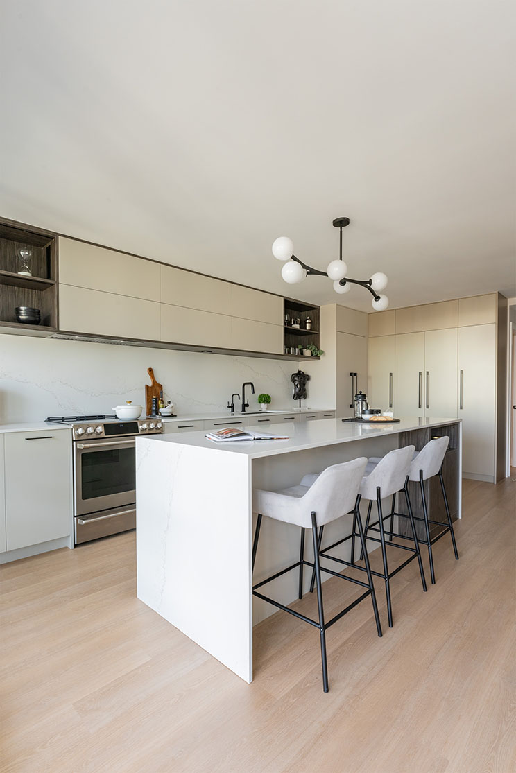 kitchen-renovation-downtown-vancouver-lighting-fixture-quartz-countertop